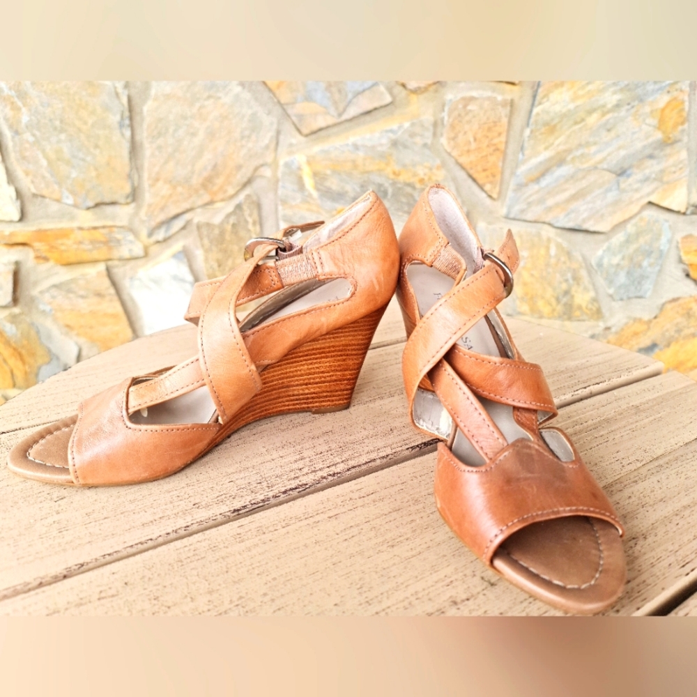 Franco Sarto Tan Neutral Wood Wedge Heel Cross Strap Open Toe EUC Size 8